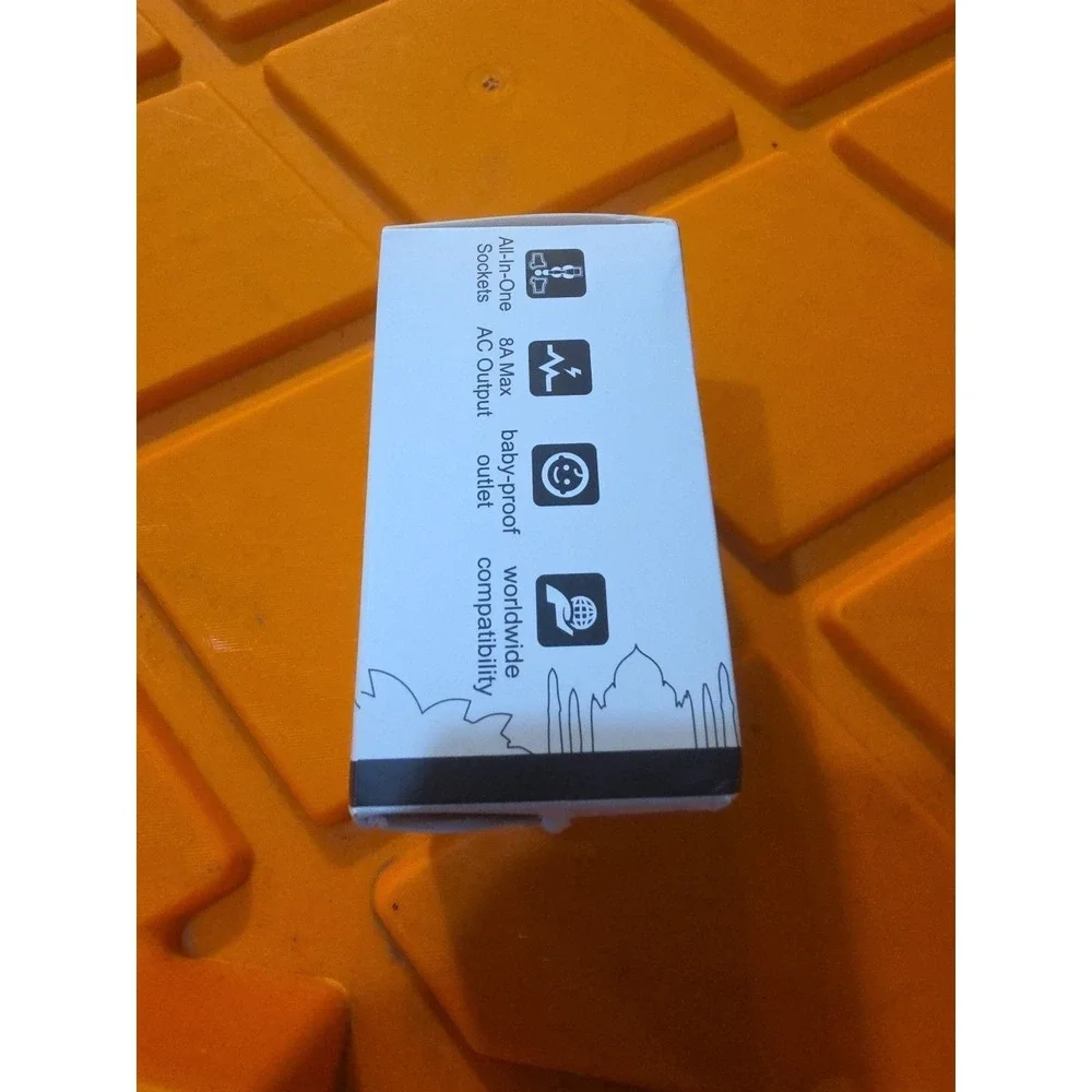 Universal Travel Adapter‎ USB-A USB-C Universal AC Socket